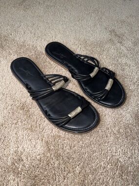 Universal Thread Aura two-band slide sandals